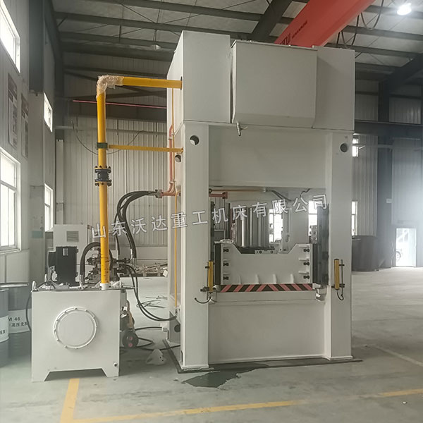 500噸框架式液壓機安裝完成