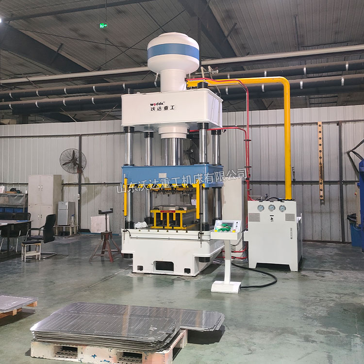 315噸四柱液壓機(jī)試機(jī)現(xiàn)場