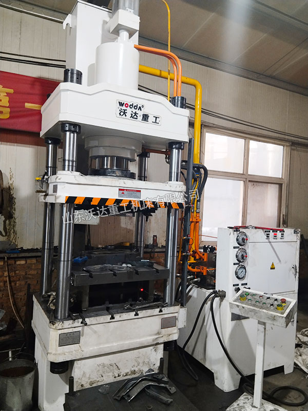 200噸汽車配件成型液壓機 200噸汽車配件成型液壓機