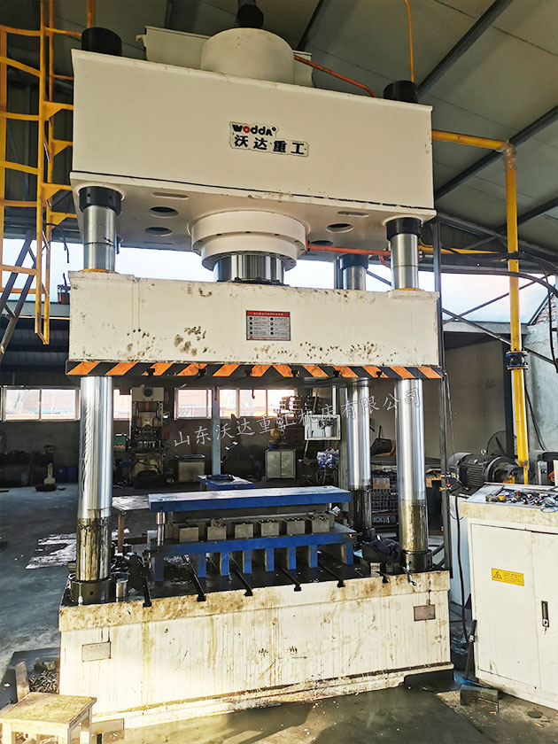 630噸汽車配件成型液壓機(jī) 630噸汽車配件成型液壓機(jī)