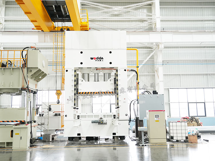 1500噸汽車配件成型液壓機(jī) 1500噸汽車配件成型液壓機(jī)