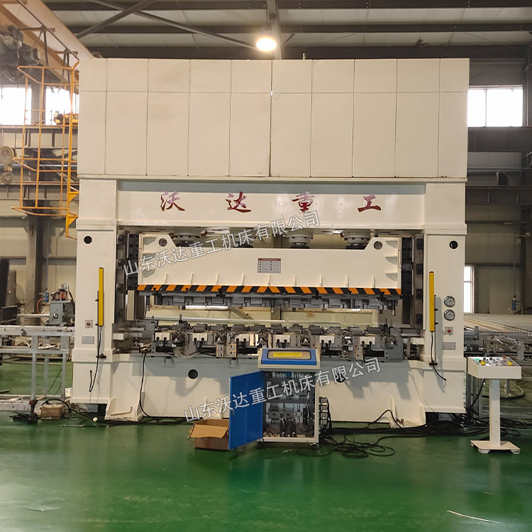 315噸鍍鋅鋼跳板成型液壓機(jī)