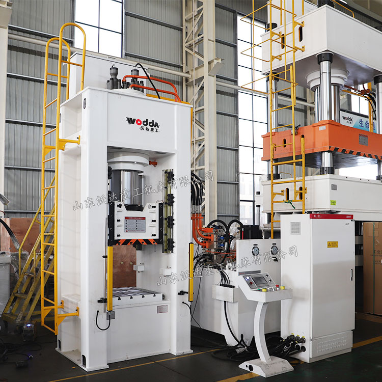 315噸框架式液壓機(jī) 315噸框架式液壓機(jī)