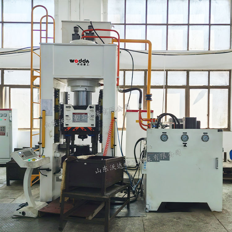 315噸金屬冷擠壓液壓機(jī)現(xiàn)場(chǎng) 315噸金屬冷擠壓液壓機(jī)現(xiàn)場(chǎng)