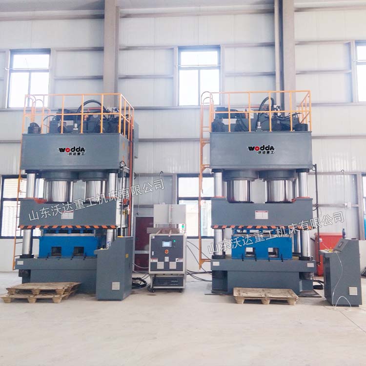 1600噸木屑托盤液壓機(jī)現(xiàn)場