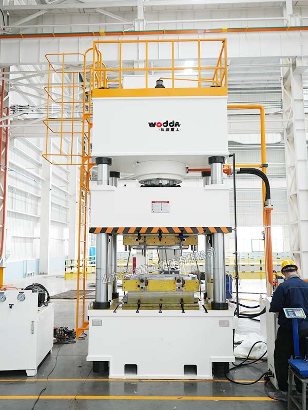 玻璃鋼水箱板成型液壓機車間試機