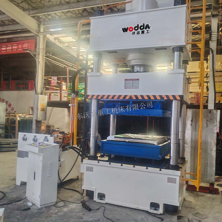 400噸不銹鋼水箱板液壓機(jī) 400噸不銹鋼水箱板液壓機(jī)