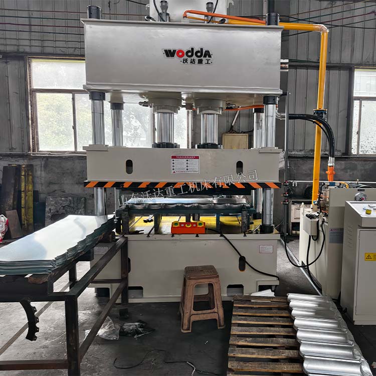 200噸不銹鋼瓦片成型液壓機(jī)