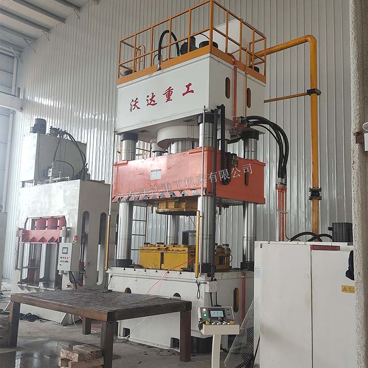 1800噸四柱液壓機(jī)現(xiàn)場(chǎng)