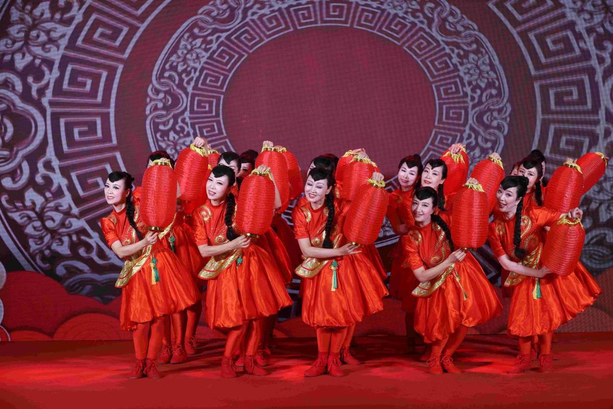龍年“椿晚”:椿萱茂一場跨越8城健康養(yǎng)老的共建(圖3) 龍年“椿晚”:椿萱茂一場跨越8城健康養(yǎng)老的共建(圖3)