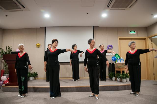 成都養(yǎng)老觀察：責(zé)任與義務(wù)，未來(lái)養(yǎng)老院能否代替子女盡孝？(圖1)