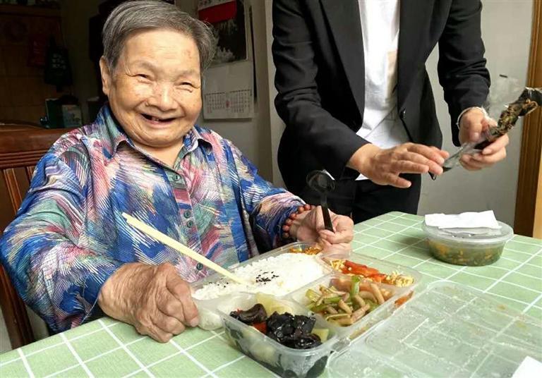 智慧養(yǎng)老托起幸福晚年 蘭州市推進“互聯(lián)網+”居家養(yǎng)老建設(圖1)