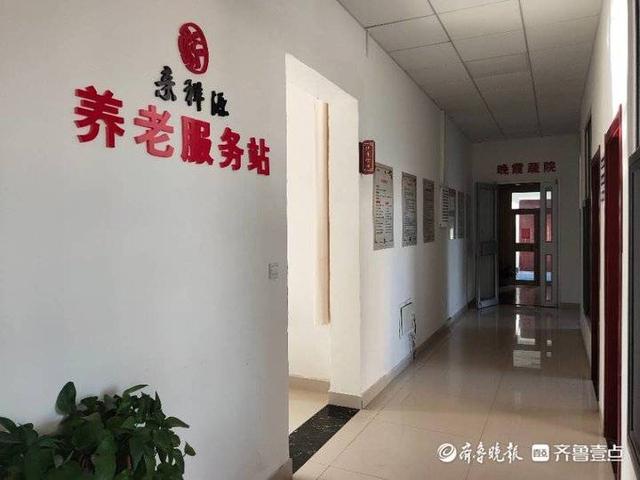 東利社區(qū)智慧養(yǎng)老服務(wù)站解民憂，居民送錦旗(圖2)