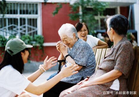 養(yǎng)老院雖好，但家庭照護(hù)床位更不賴，新型養(yǎng)老模式，多重選擇(圖1)
