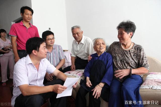 退休老人有福了！70歲老人享受養(yǎng)老金還有高齡補貼，你領(lǐng)取了嗎？(圖3)